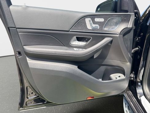 New 2026 Mercedes-Benz GLS 580 4MATIC image 18