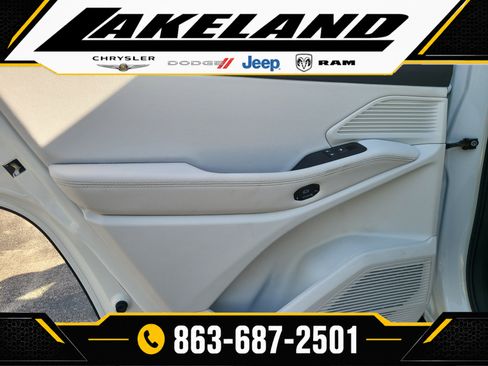 Used 2026 Jeep Cherokee Laredo AWD/4WD image 10