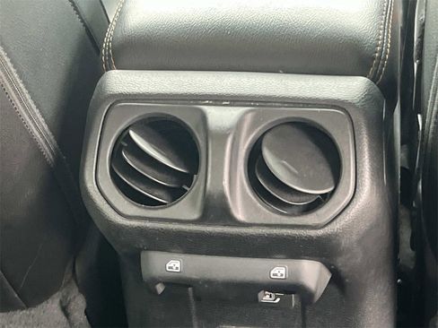 Used 2021 Jeep Gladiator Overland image 18