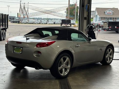 Used 2007 Pontiac Solstice Convertible w/ Premium Package RWD image 3