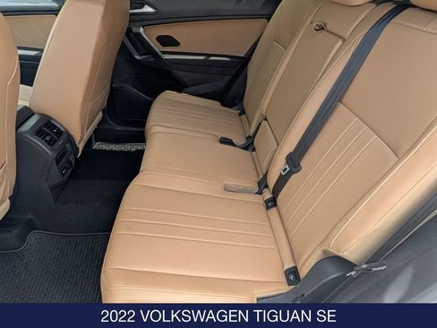 Used 2022 Volkswagen Tiguan SE w/ Panoramic Sunroof Package AWD/4WD image 17