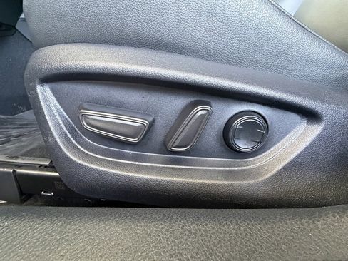 Used 2025 Toyota Camry SE AWD/4WD image 12