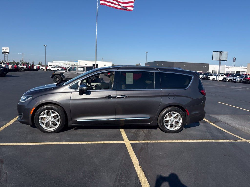 Used 2020 Chrysler Pacifica Limited w/ Advanced Safetytec Group FWD image 2