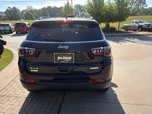 Used 2025 Jeep Compass Latitude image 9