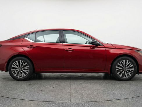 Used 2025 Nissan Altima 2.5 SV image 11