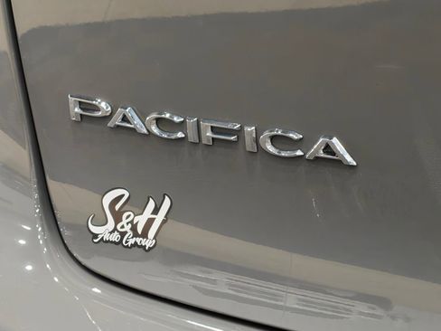 Used 2025 Chrysler Pacifica Select image 58