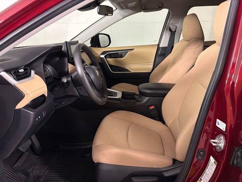 Used 2020 Toyota RAV4 LE FWD image 17
