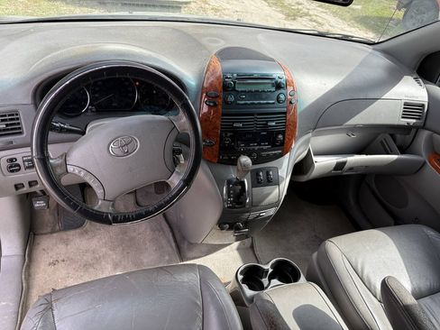 Used 2009 Toyota Sienna XLE FWD image 8