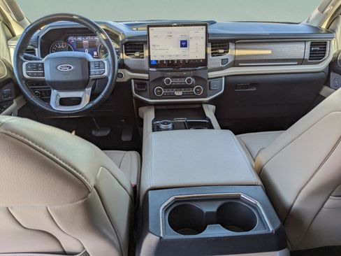 Used 2024 Ford Expedition Limited image 11