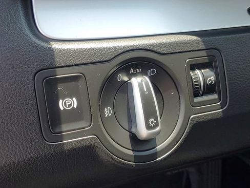 Used 2010 Volkswagen CC Sport image 17