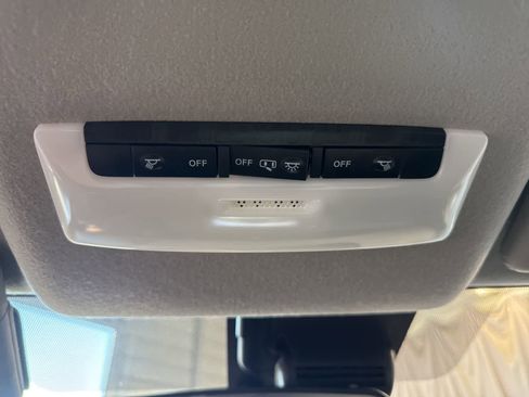 Used 2025 Nissan Versa SV w/ Trunk Package image 27