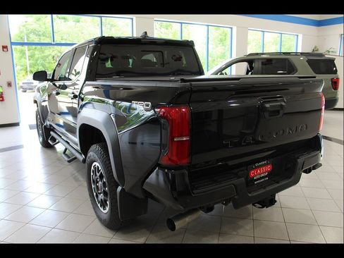 Used 2025 Toyota Tacoma TRD Off-Road w/ TRD Off Road Upgrade Package AWD/4WD image 7