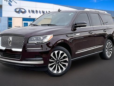 Used 2023 Lincoln Navigator Reserve image 1