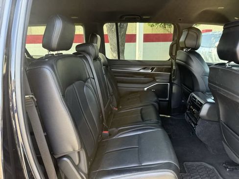 Used 2024 Jeep Wagoneer L Series II w/ Flexible Seating Group RWD image 31