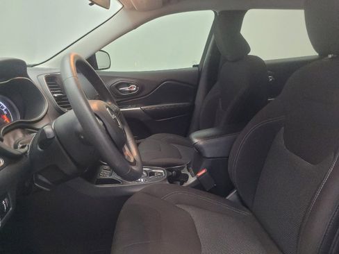 Used 2020 Jeep Cherokee Latitude FWD image 17