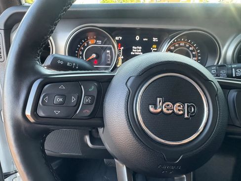 Used 2021 Jeep Wrangler Sport AWD/4WD image 31