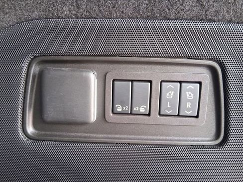 Used 2024 Cadillac Escalade Premium Luxury RWD image 7