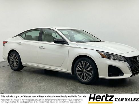 Used 2025 Nissan Altima 2.5 SV image 1