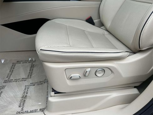 Used 2024 Cadillac Escalade Premium Luxury image 3