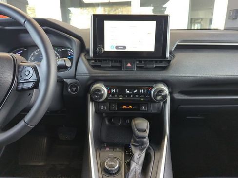 Used 2025 Toyota RAV4 XLE image 21