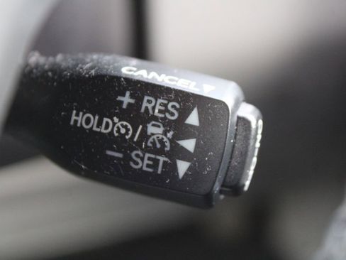 Used 2019 Toyota Highlander AWD V6 image 35