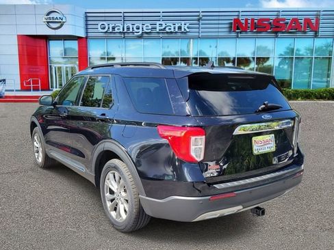 Used 2022 Ford Explorer XLT w/ Equipment Group 202A AWD/4WD image 3