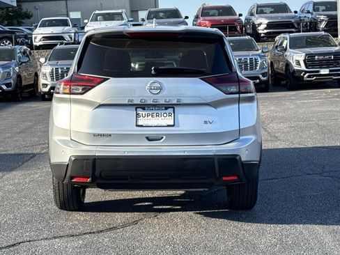 Used 2024 Nissan Rogue SV FWD image 4