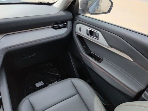 New 2026 Ford Explorer Active w/ Active Comfort Package image 19