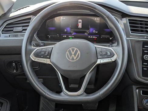 Used 2024 Volkswagen Tiguan SE image 17