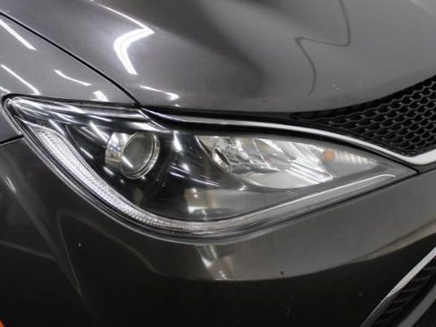 Used 2019 Chrysler Pacifica Touring-L FWD image 6