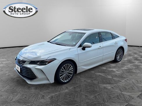 Used 2019 Toyota Avalon Limited FWD image 1