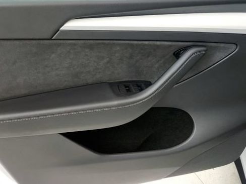 Used 2022 Tesla Model Y Long Range AWD/4WD image 49