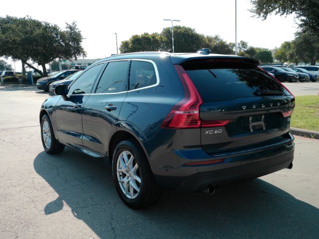 Used 2019 Volvo XC60 T5 Momentum w/ Premium Package FWD image 11