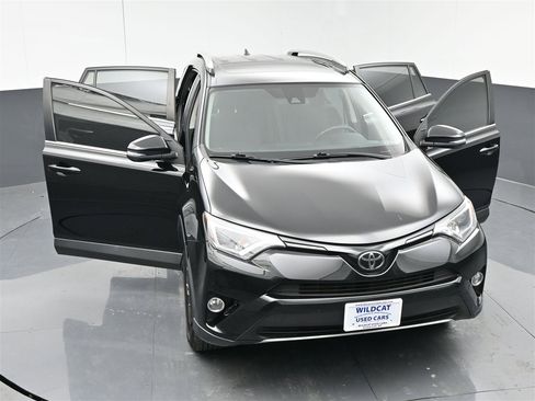Used 2018 Toyota RAV4 XLE image 38