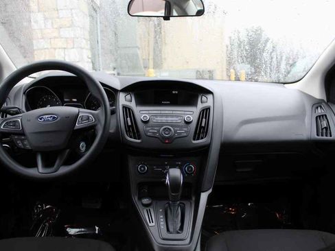 Used 2018 Ford Focus SE image 26