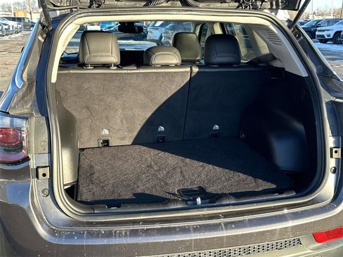 Used 2022 Jeep Compass Latitude image 11