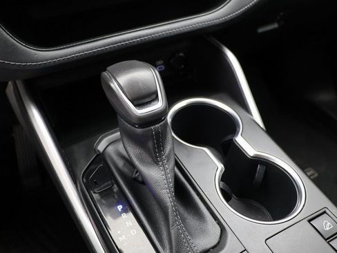 Used 2023 Toyota Highlander LE image 21