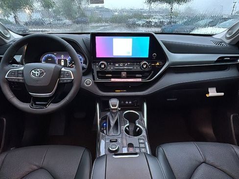 New 2026 Toyota Highlander Platinum AWD/4WD image 24