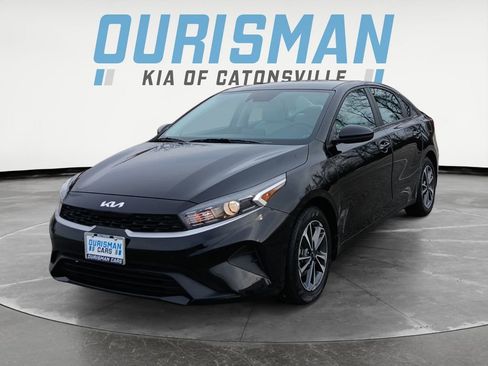 Used 2023 Kia Forte LXS image 2