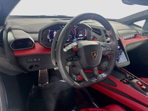 Used 2024 Lamborghini Revuelto image 9