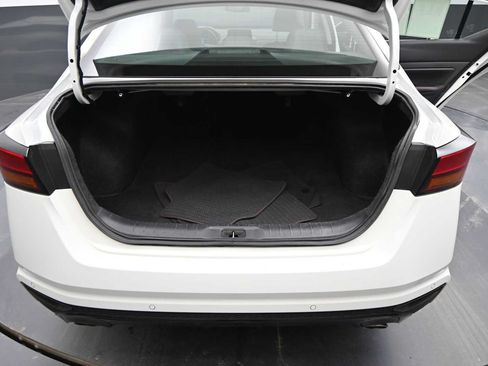 Used 2025 Nissan Altima 2.5 SR FWD image 15