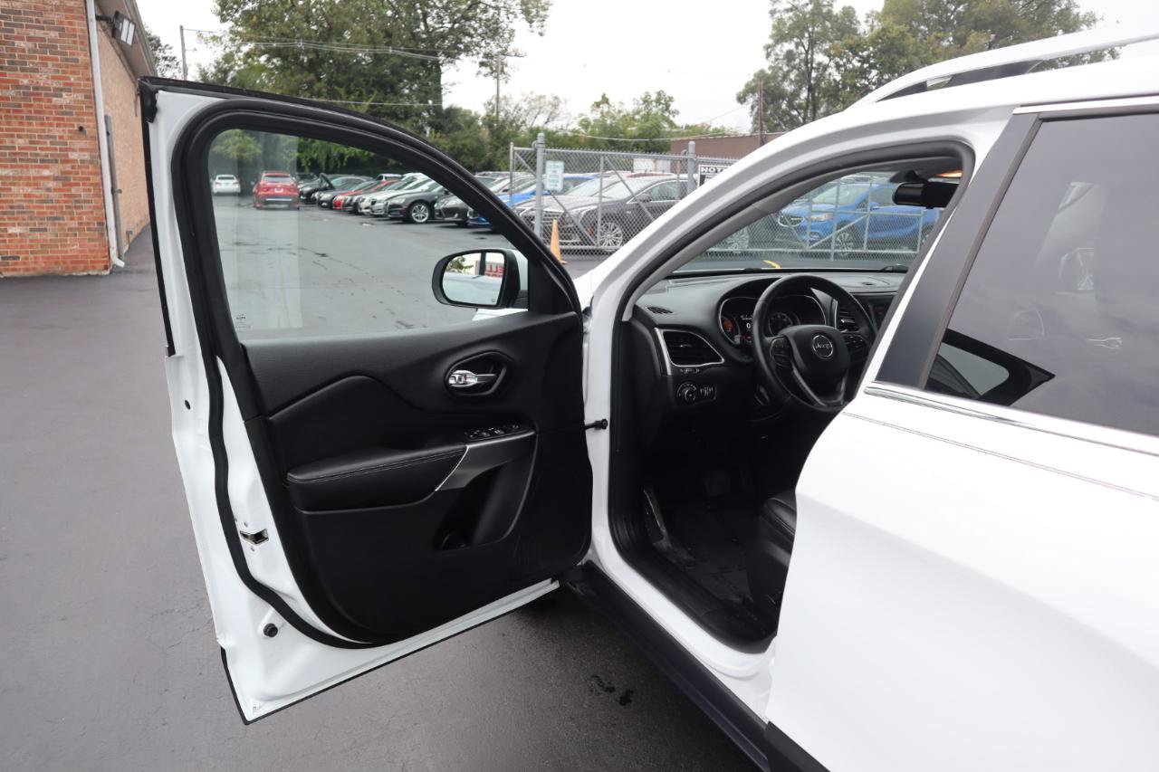 Used 2019 Jeep Cherokee Latitude Plus w/ Cold Weather Group FWD image 19