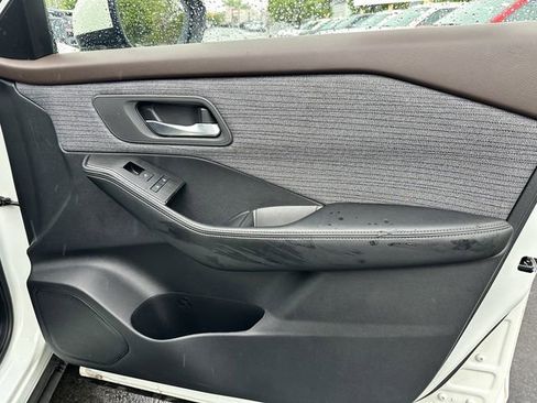 Used 2023 Nissan Rogue SV AWD/4WD image 35