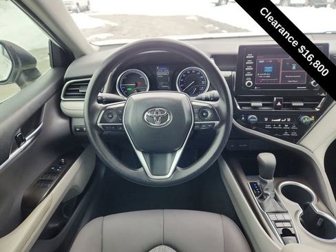Used 2022 Toyota Camry LE image 19