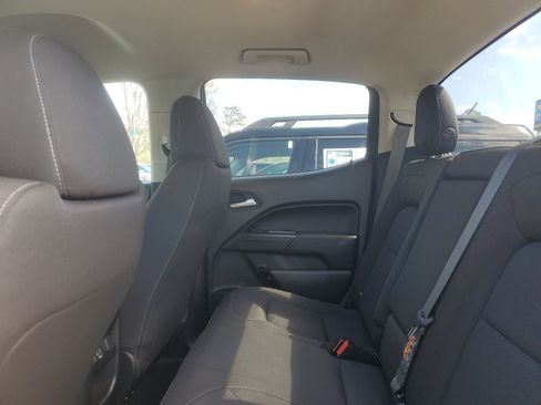 Used 2022 Chevrolet Colorado LT w/ Chrome Appearance Package image 12