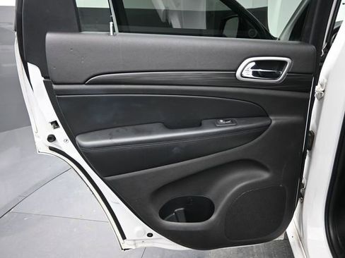 Used 2019 Jeep Grand Cherokee Altitude image 16