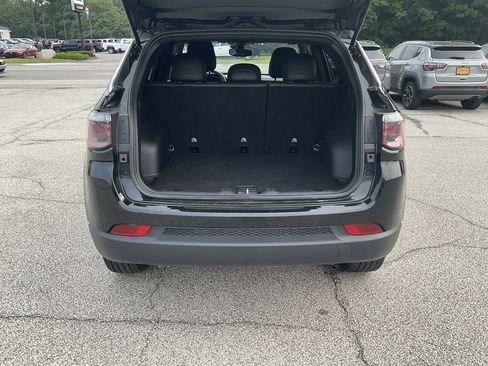 Used 2024 Jeep Compass Latitude image 13