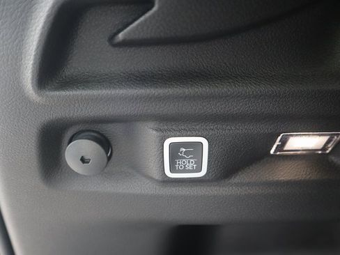 New 2025 Jeep Grand Cherokee L Altitude image 29