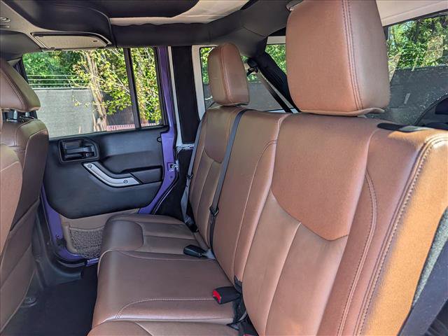 Used 2017 Jeep Wrangler Unlimited Sahara w/ Connectivity Group AWD/4WD image 22