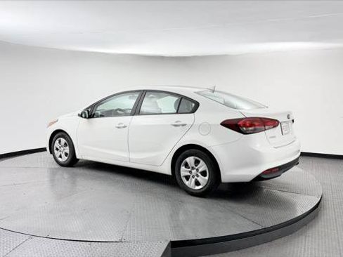Used 2017 Kia Forte LX FWD image 4
